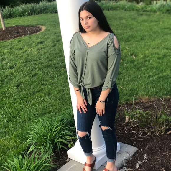 Meet your Posher, Kendall - Picture 1 of 1